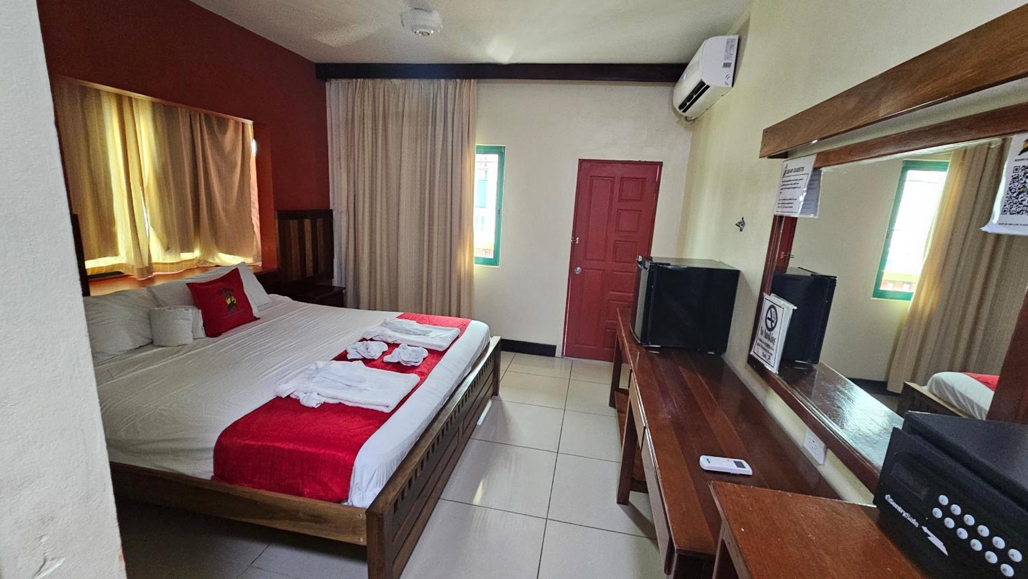 Caye Caulker Plaza Hotel Ngoại thất bức ảnh