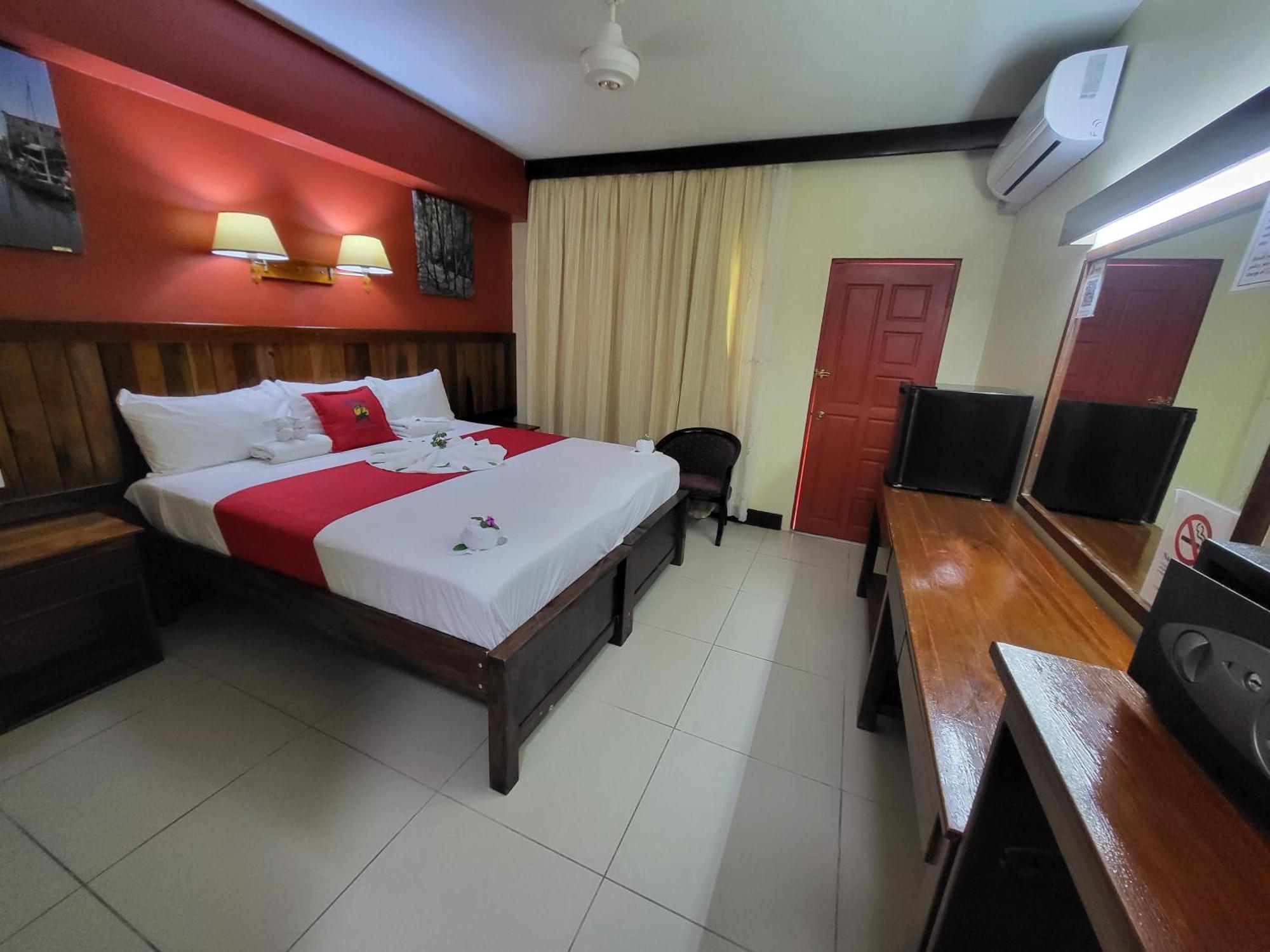 Caye Caulker Plaza Hotel Ngoại thất bức ảnh